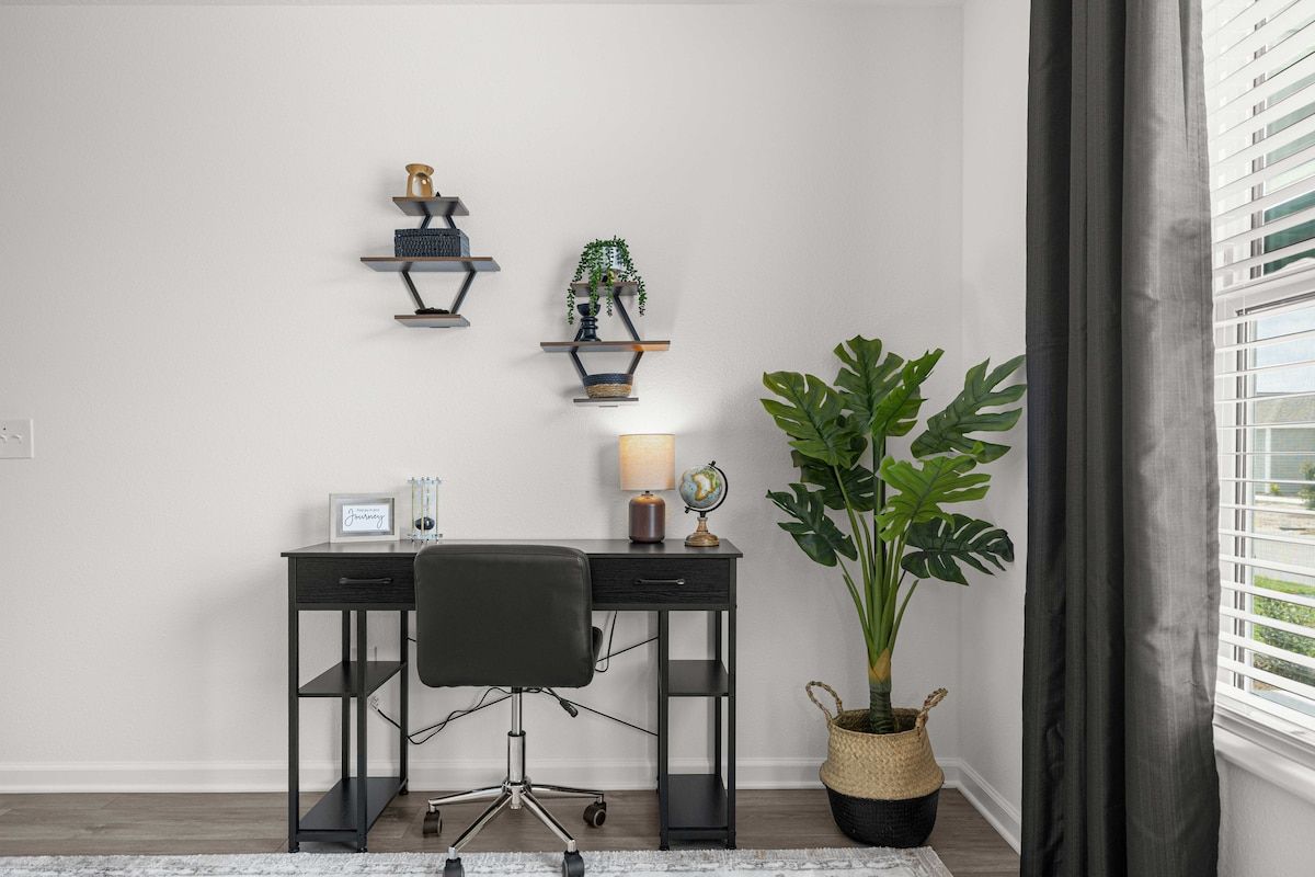 Luxe 3BR | Long & Short Stays l Walk to Eastport — photo 6