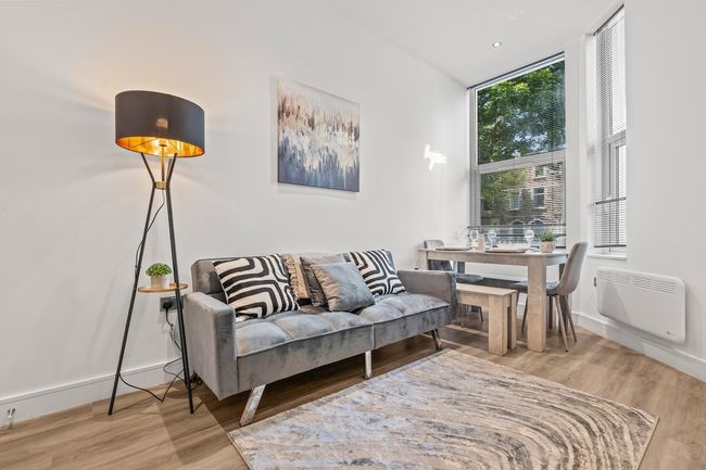 Luxury Central Apartment + Spa & Jacuzzi