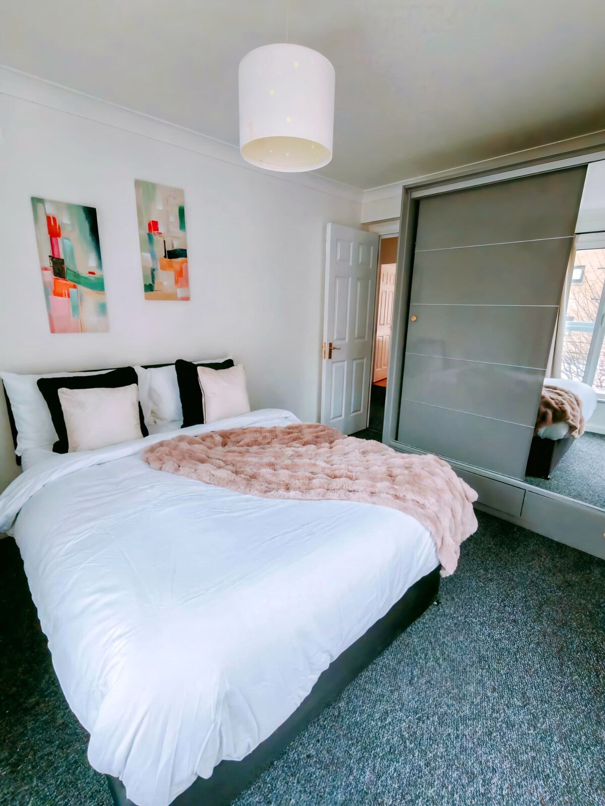 Quiet & Modern 2BR Near Royal Victoria Dock