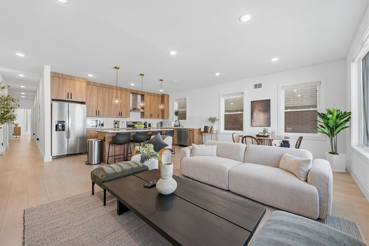 Still Haus | Designer 3BR· Pool Table · 20 Min NYC