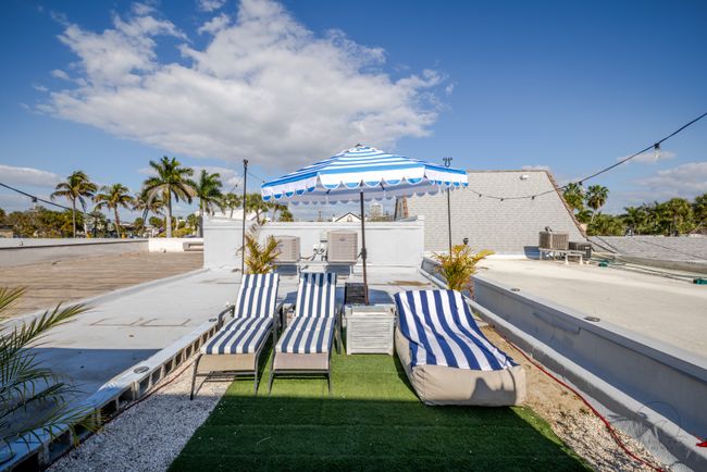 2 BR Beachy Speakeasy | Rooftop Deck | Lido Beach
