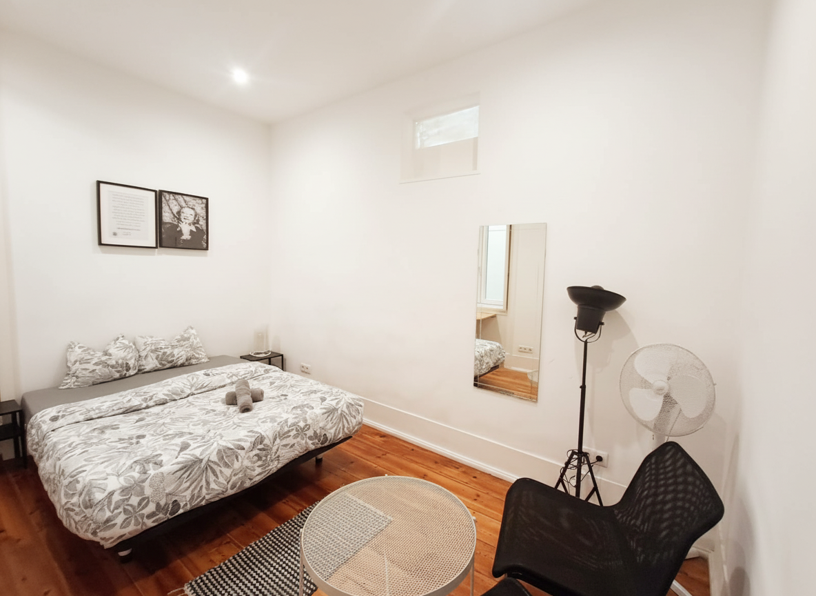 Riverside Room in Shared Apartment Near LX Factory & Belém ?