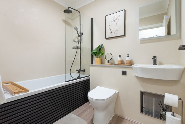 Elegant 2BR Flat By Homestyles Hosts Short Lets & Serviced Accommodation Wimbledon