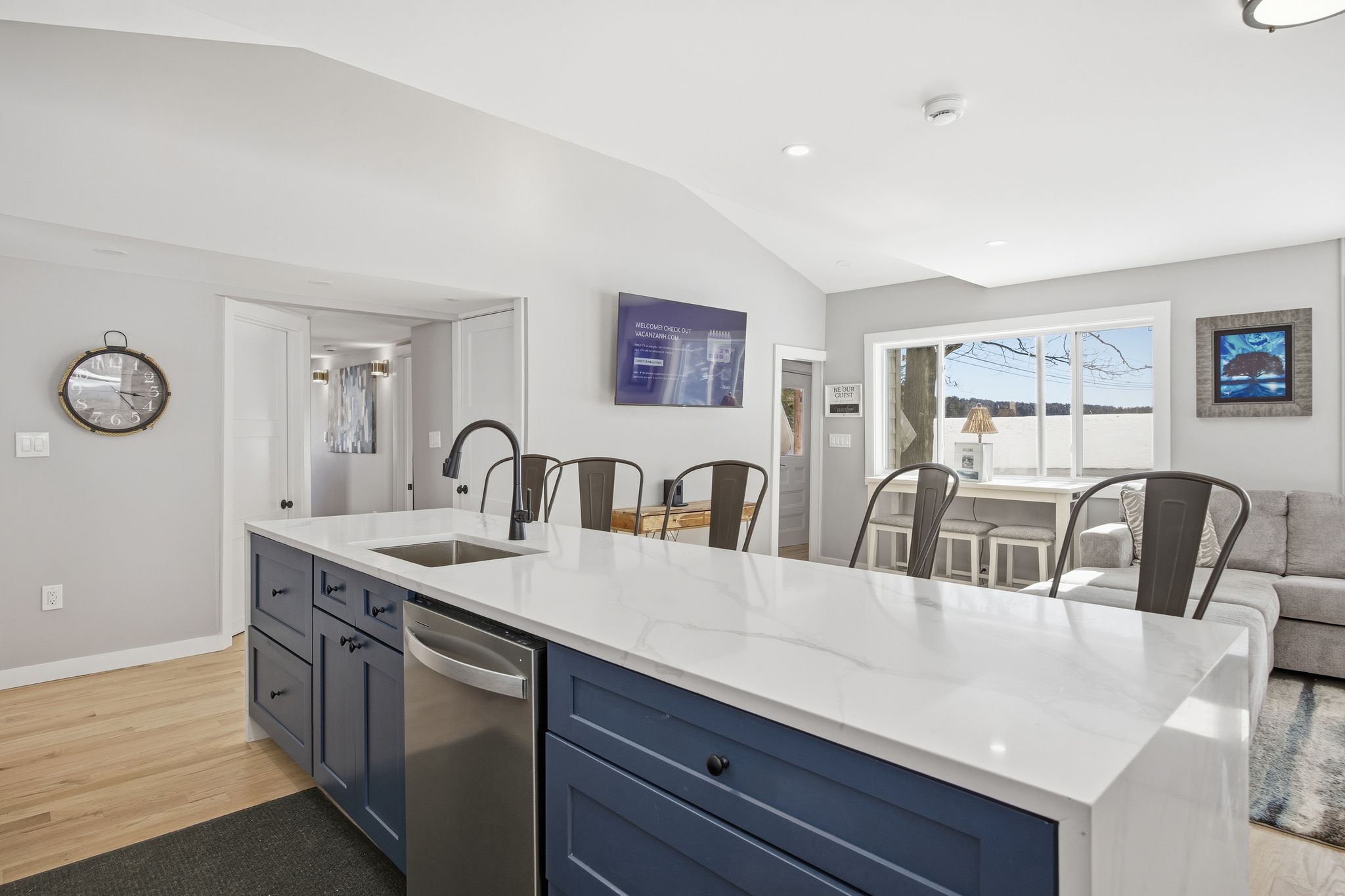 The Cove Lake Winnipesaukee LAKEFRONT W/ BOAT DOCK