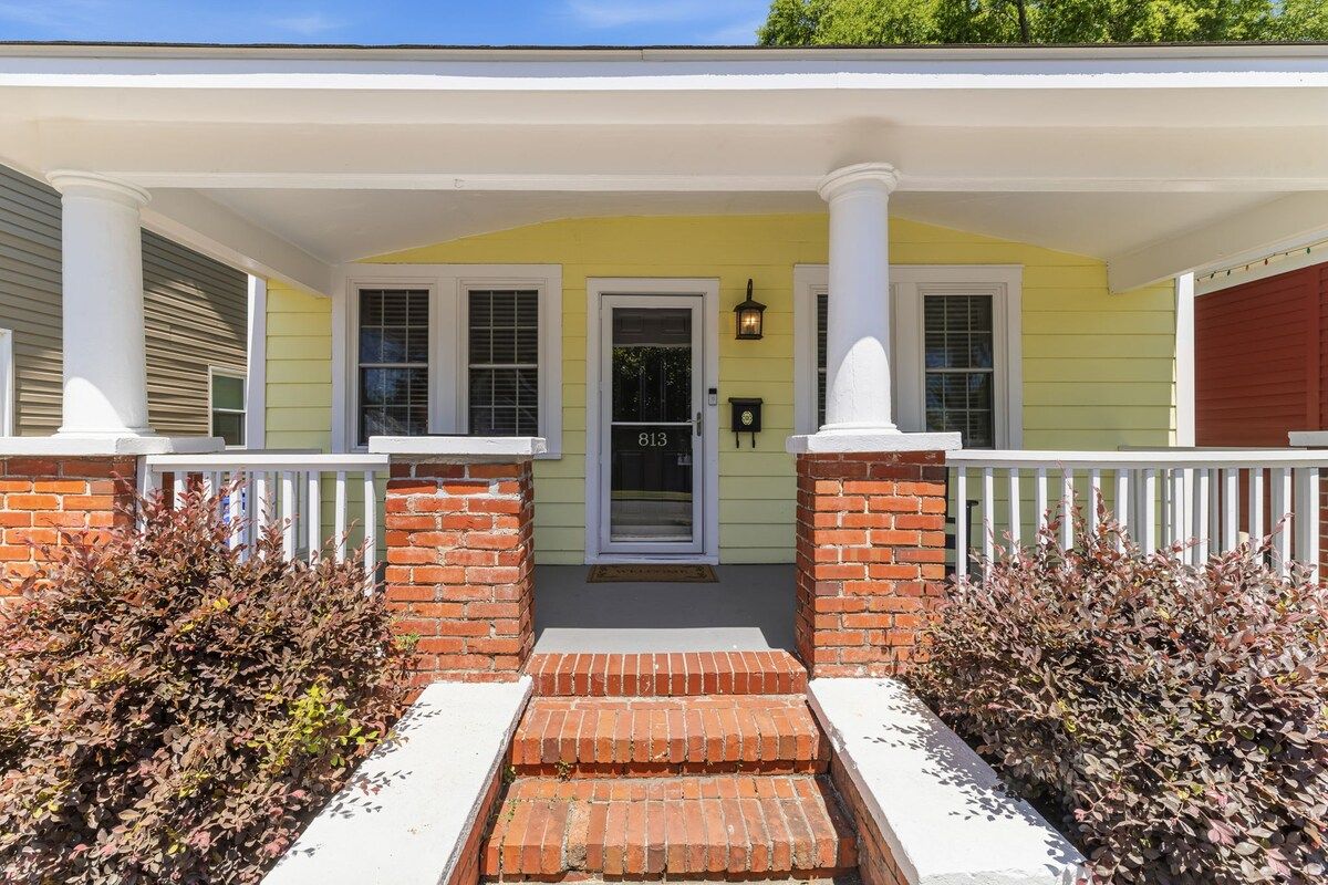 Beehive Bungalow | Firepit | Downtown Wilmington