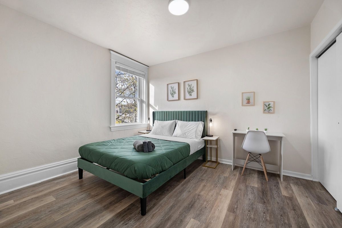 Private Cozy Room 2C w/Queen | Close to CMU & Pitt