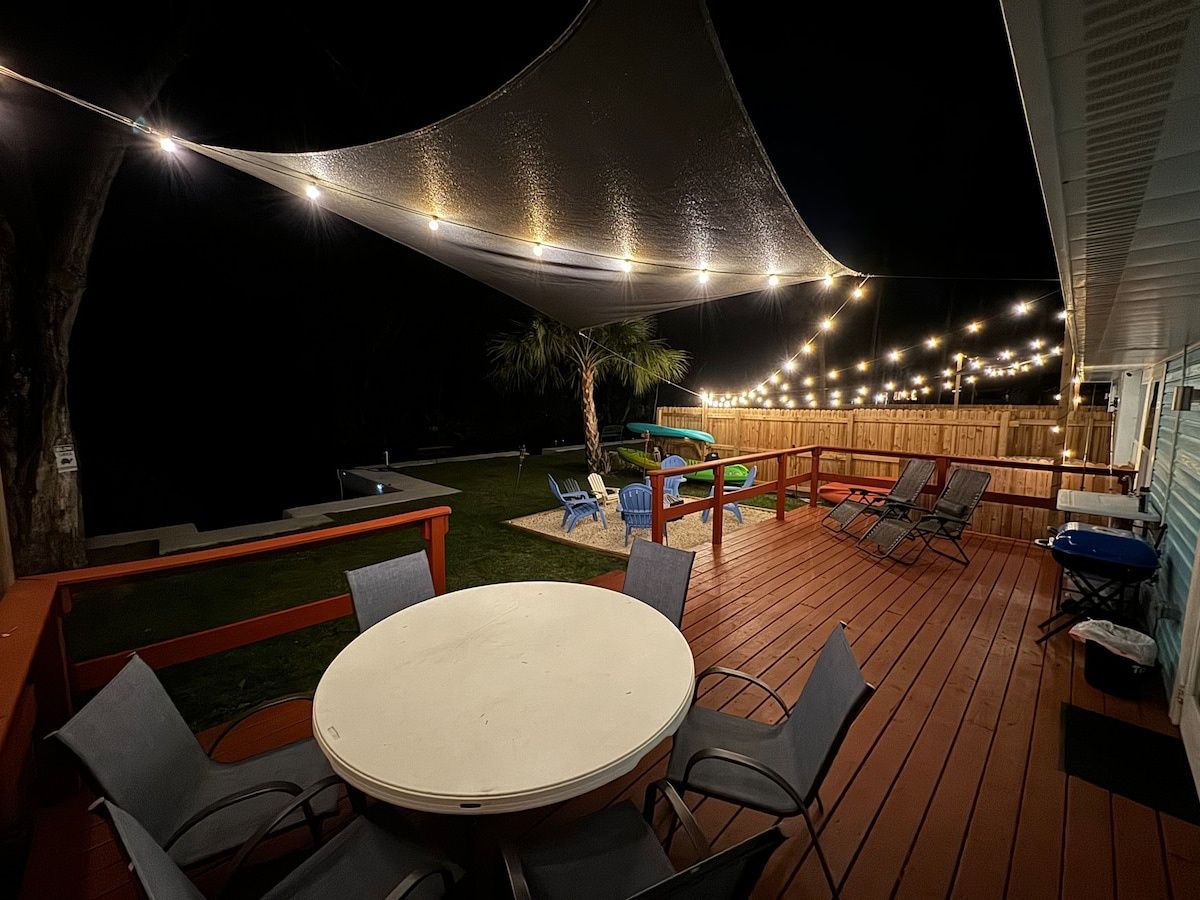 Turtle House-Waterfront, Boat slip, pet-friendly, kayaks, fire pit, grill