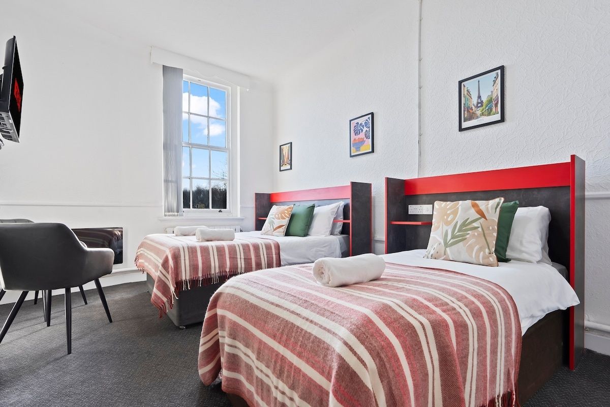 Vibrant hotel in Dudley