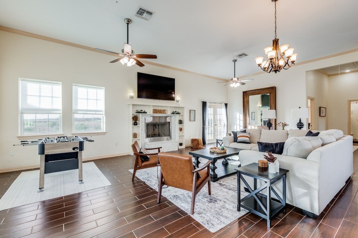 Modern Farm House 2B 2B KING Bed