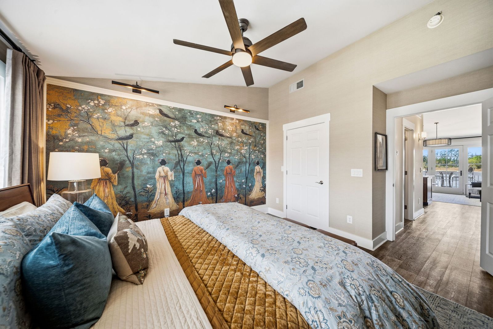 The Lantern Loft - Luxury Riverfront Downtown