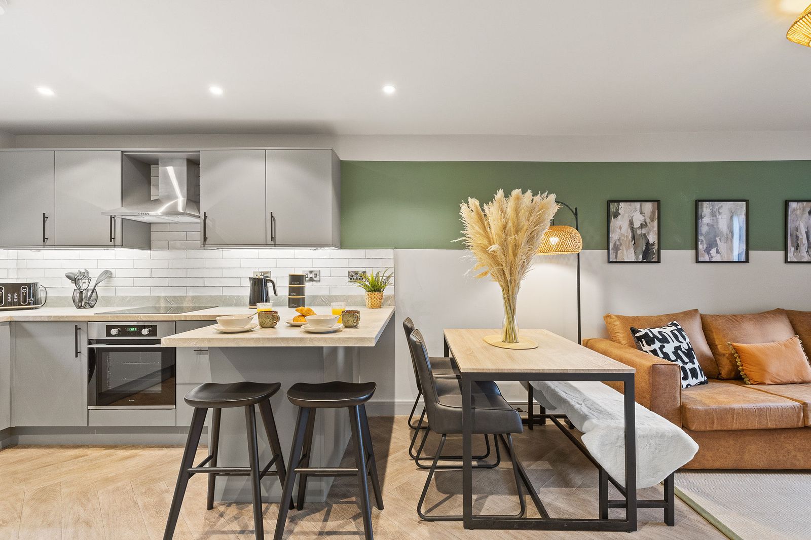 2 BED @ Victoria Court • Stay Angels