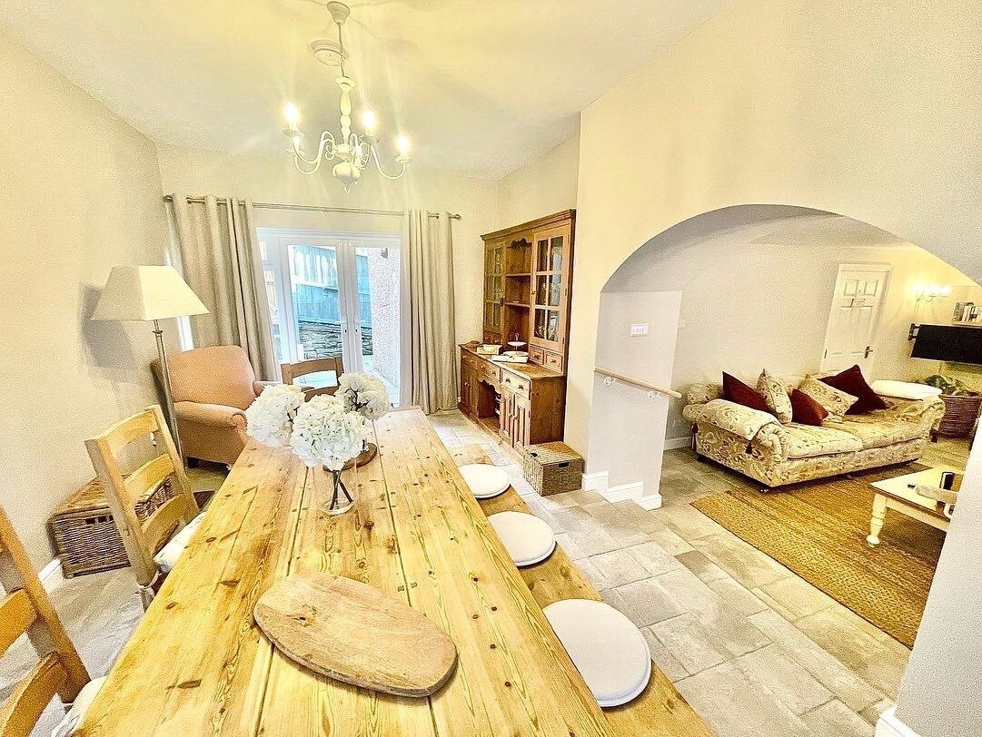 *Brecon Beacons,Log Burner, hot tub Dogs Welcome* With Cymru Holidays