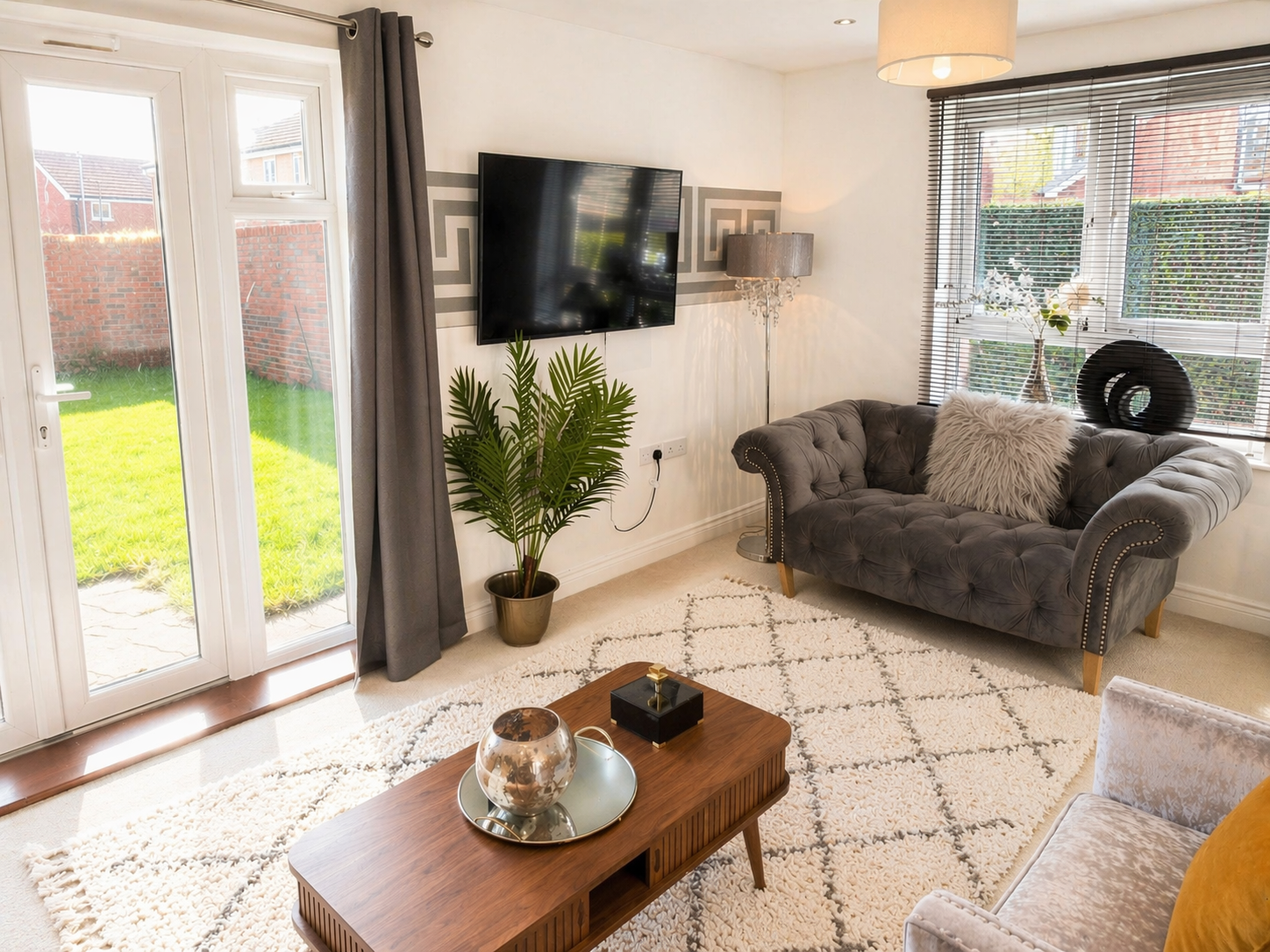 Maidstone Lux House | Hot Tub | Drive Parking 3