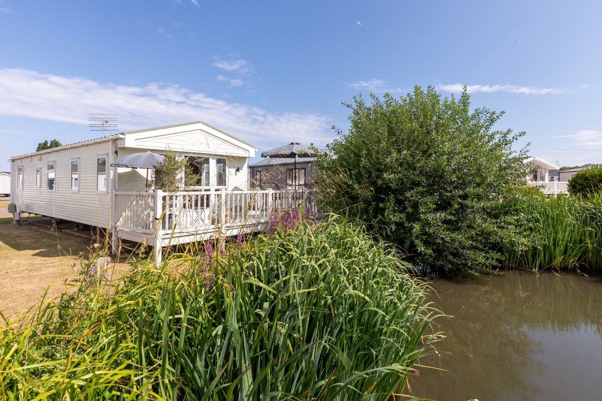 Peaceful Norfolk Caravan | Couples & Families