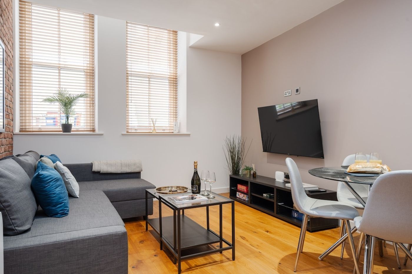 Apartment in Nottingham: Central Nottingham 2BR Apt | Walk to Old Market Sq, photo 1