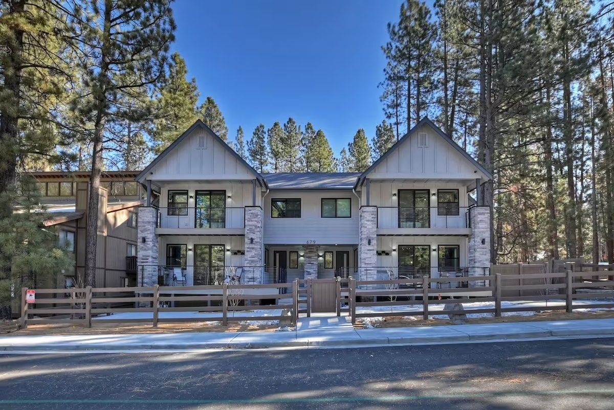 Sleeps 28 | Walk to Snow Summit | Luxury 8BR | Hot Tub | AC