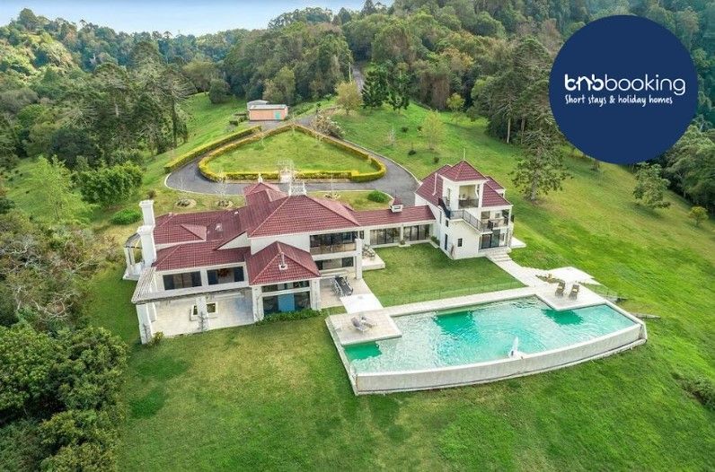 Maleny Chateau Pool Country Experience, Creek, Gym