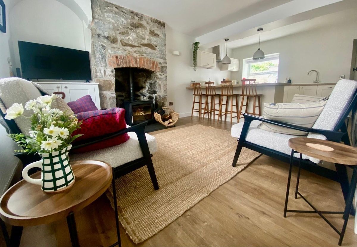 Morfach Charming Modern Cottage within Conwy walls