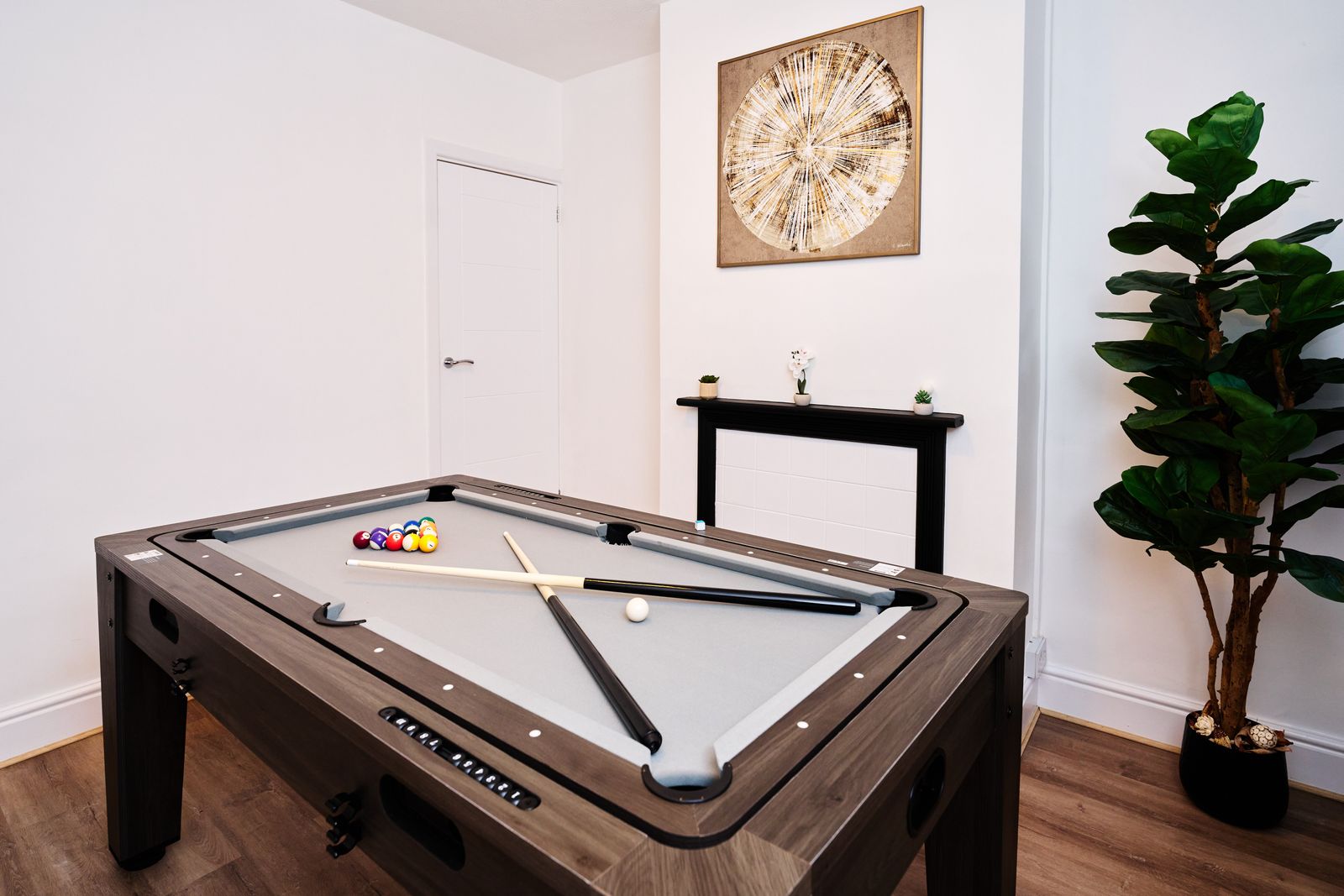 Business & Corporate Stays in Coventry | Prospergress Property | Fast WiFi | Workspace | Games | Parking | Coventry