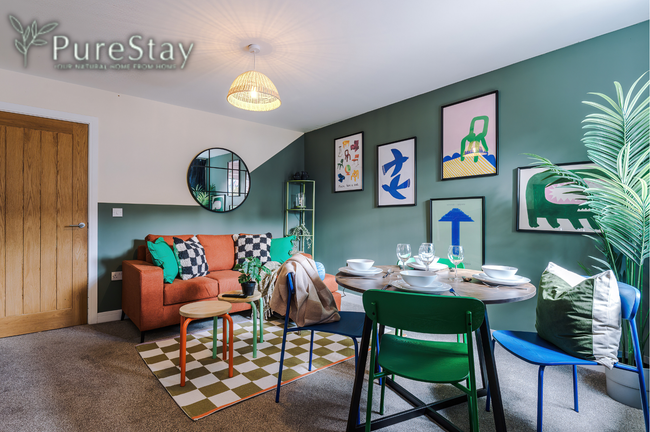 Lovely 3 Bedroom House in Grimsby Sleeps 7 Perfect for long stays!