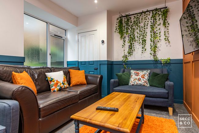The Church House - 3 Bedroom House + Free Parking
