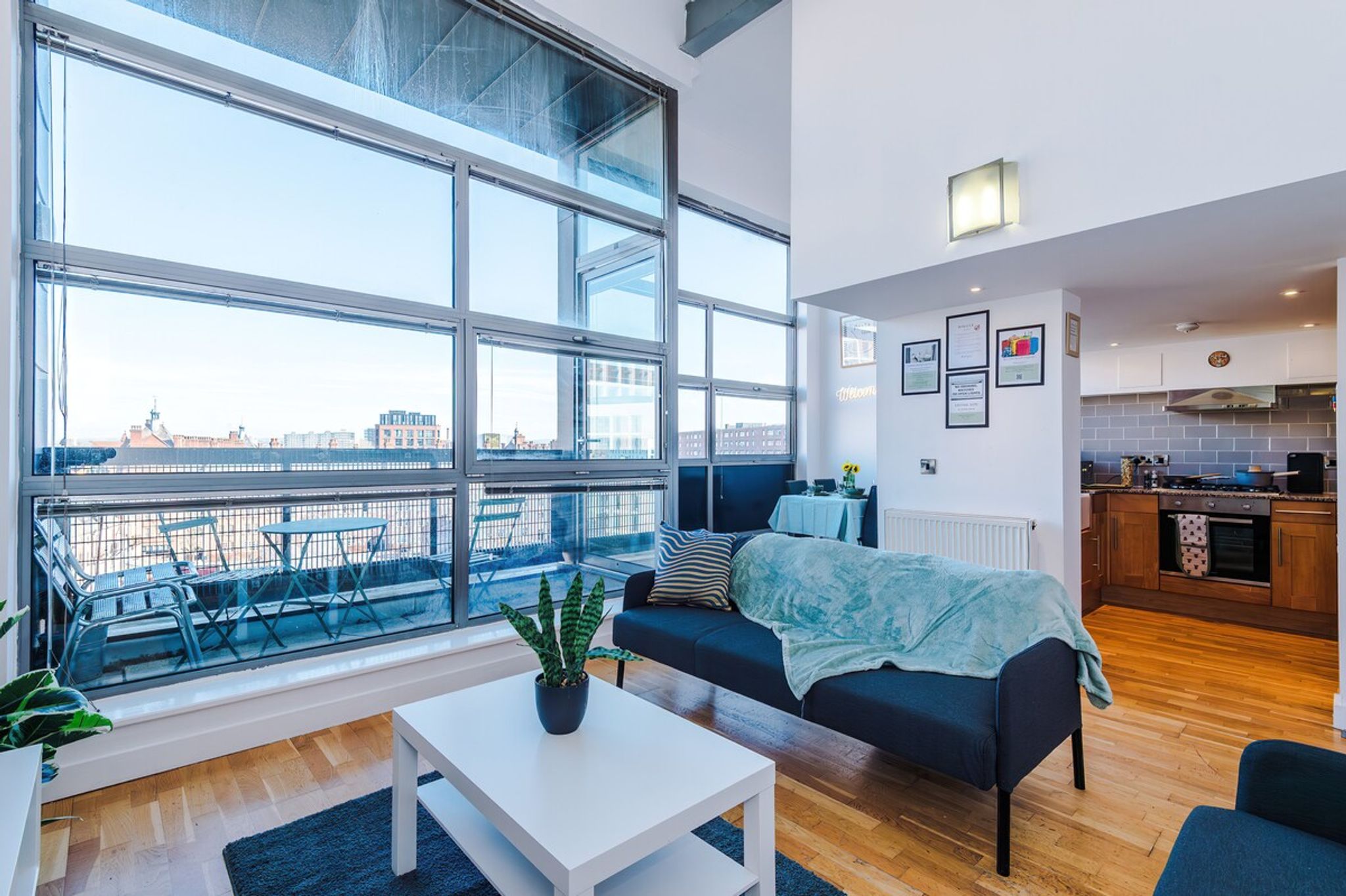 Modern 2BR Flat for 4 | Manchester | Full Kitchen