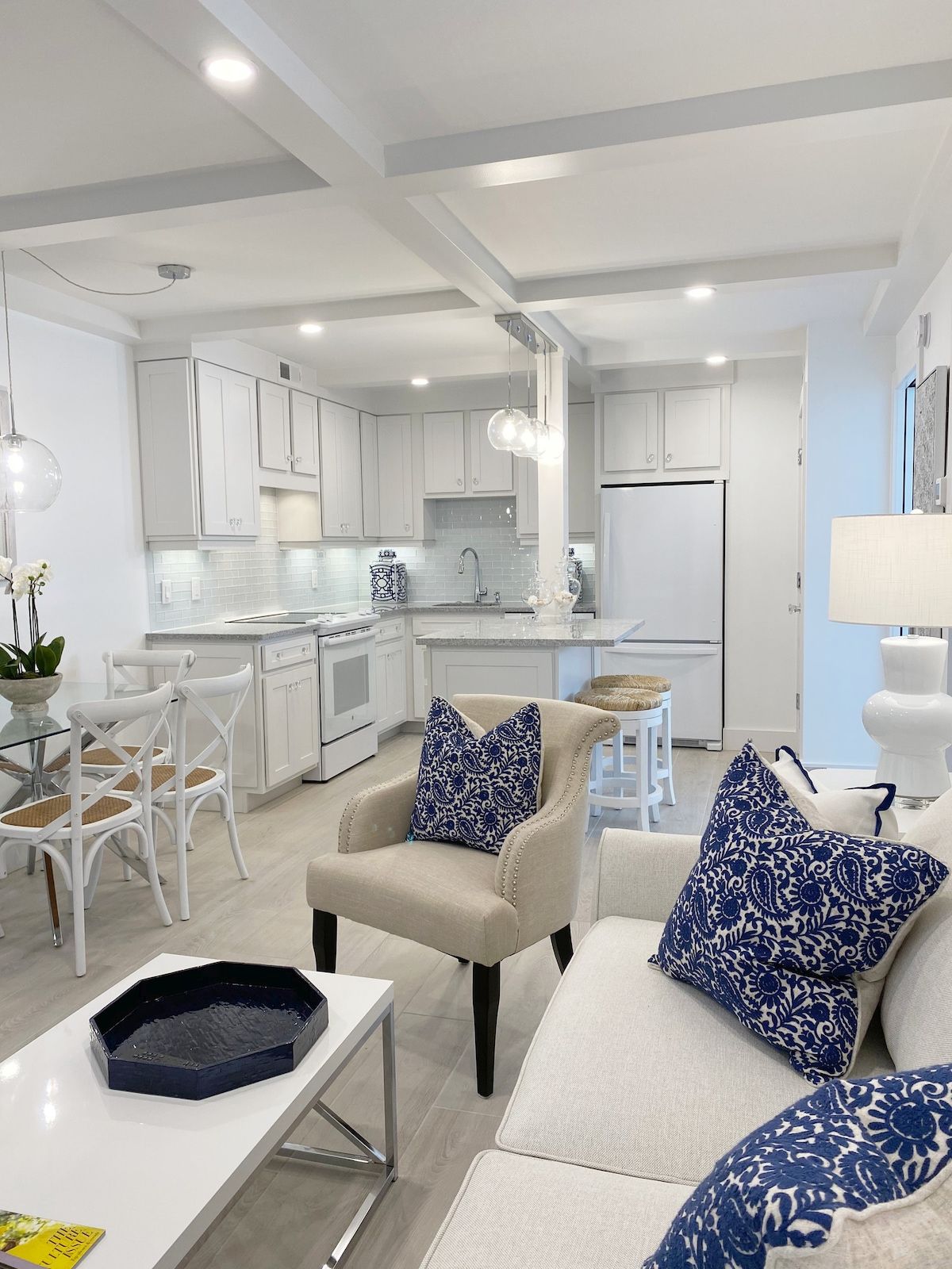 Luxury 2-Bed Condo Steps to Naples Beach & Downtown