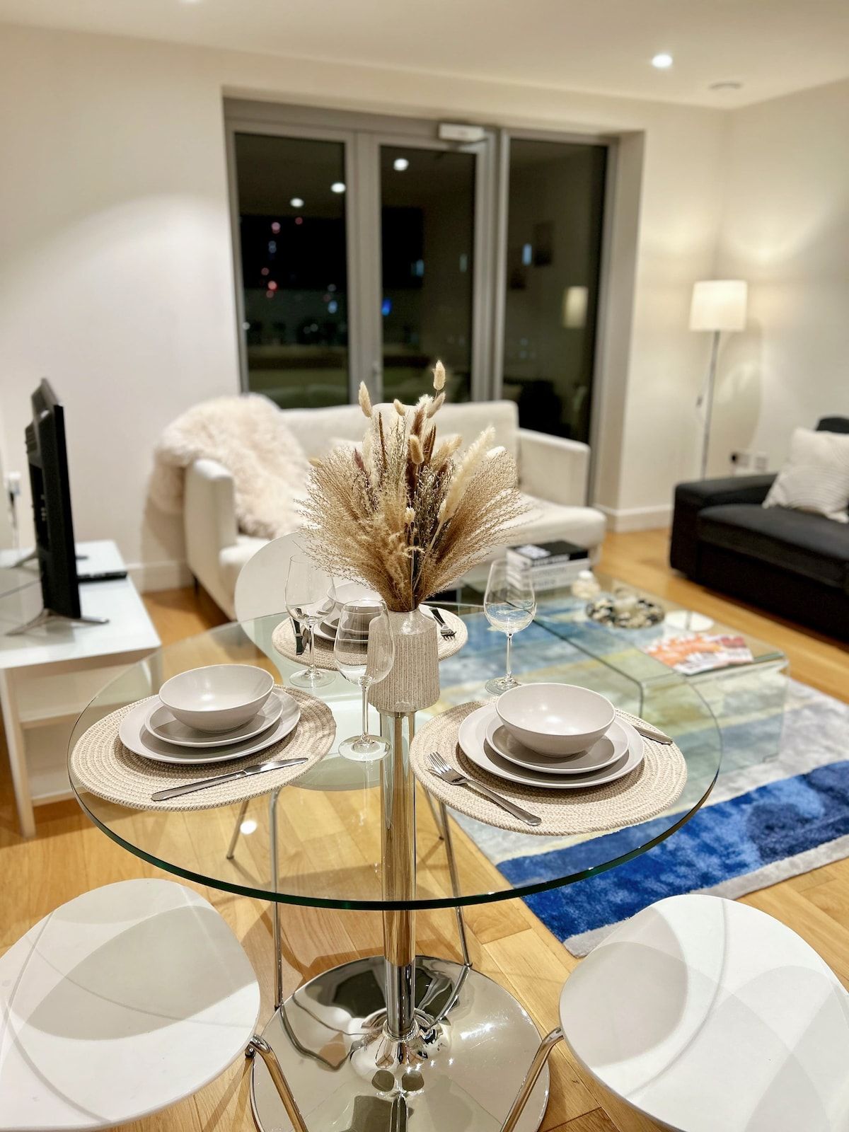 Award Nominated 2BD | 3 Min Walk To Train Station