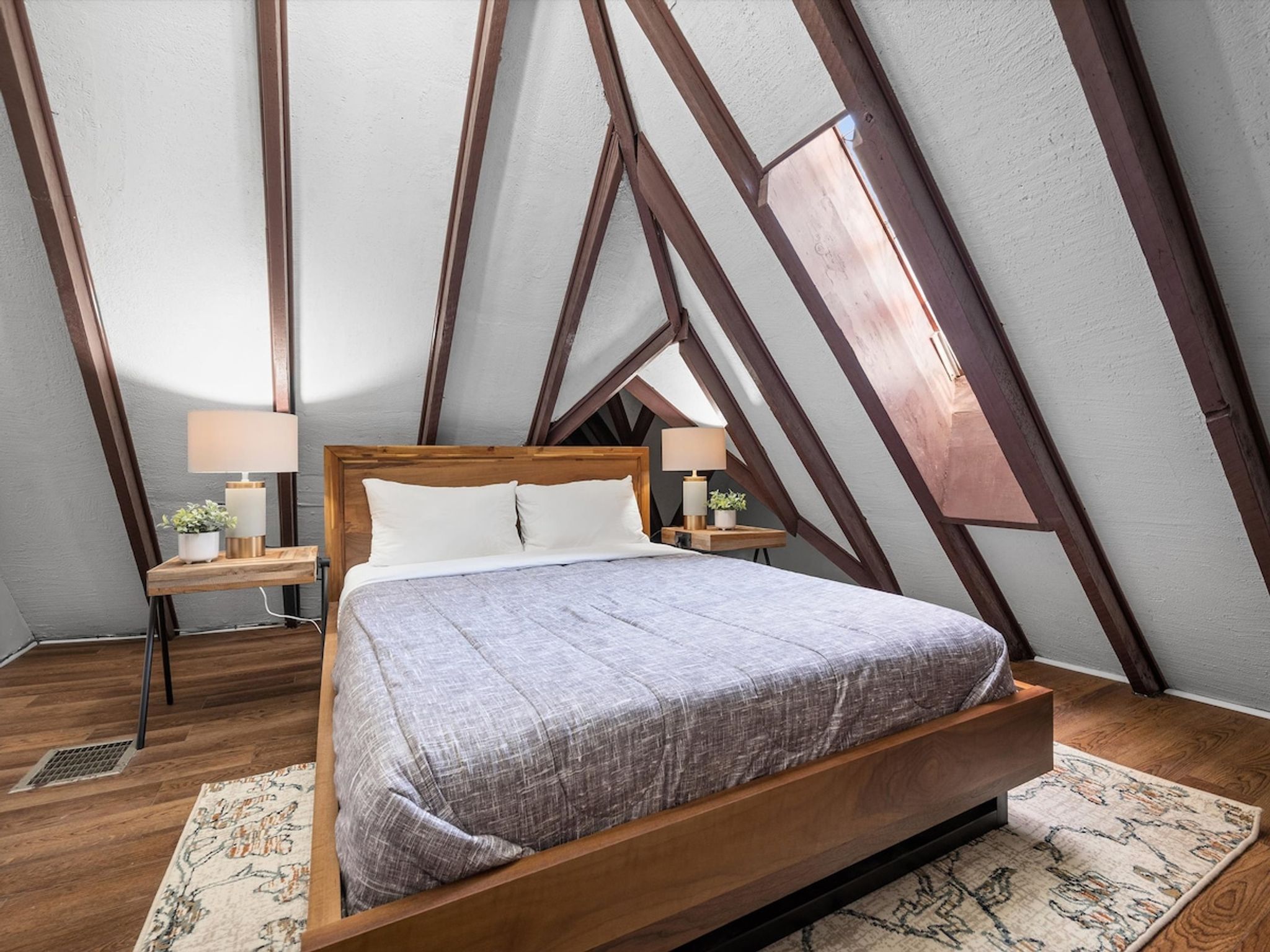 Shadyside/Pittsburgh, Modern & Unique 1 Bedroom with Free Parking