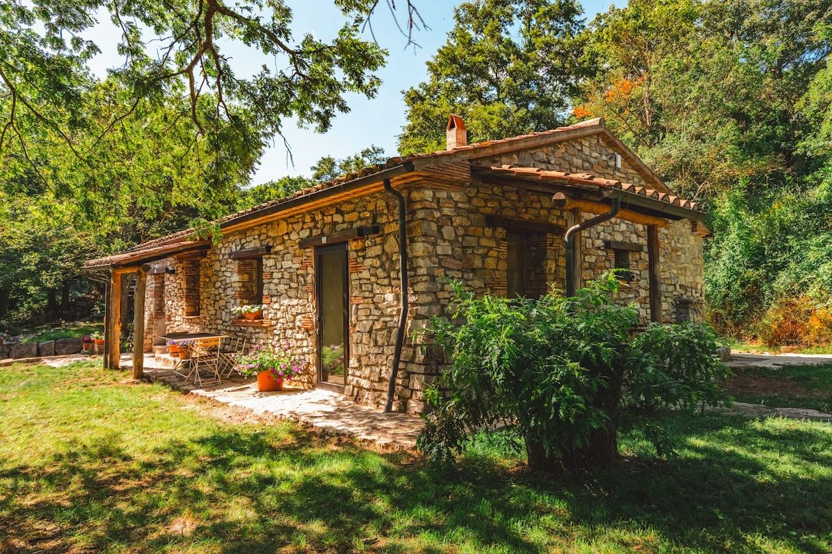 Twin Retreat Ensuite • Pool • Tuscan Valley Views