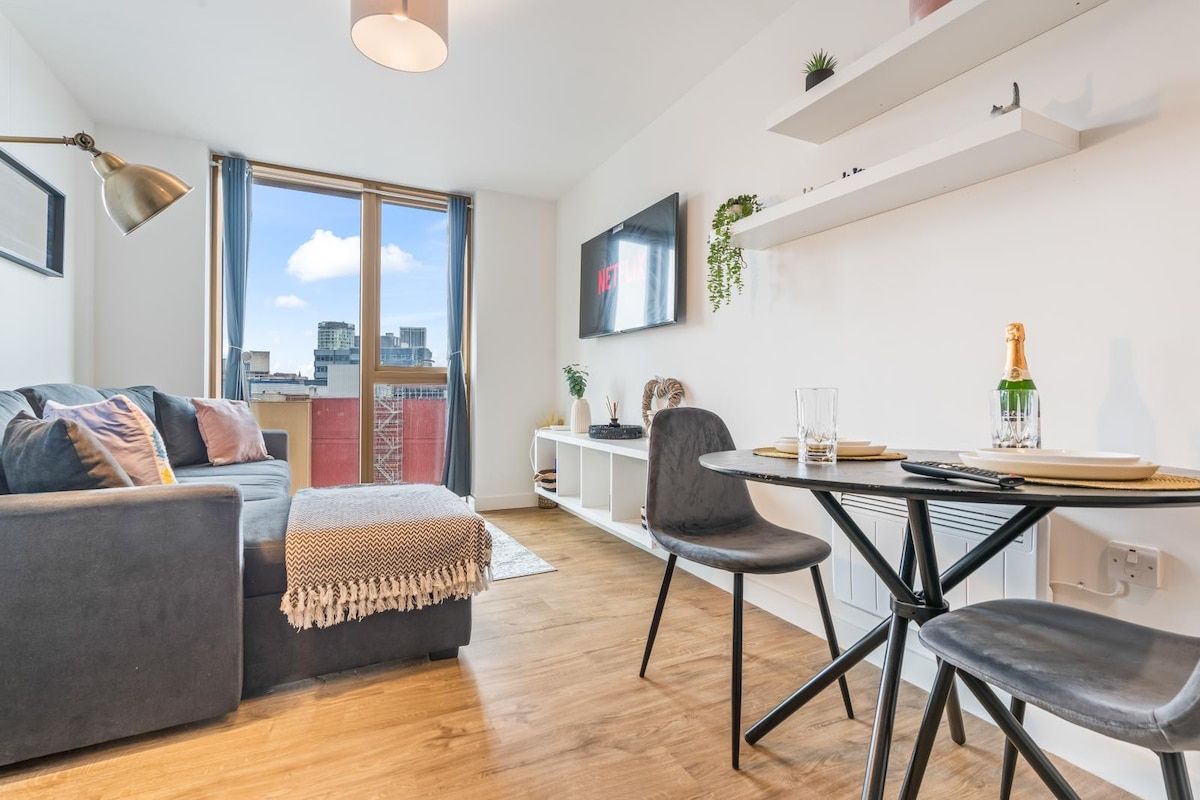 Spacious City View, Great For Family & Contractors