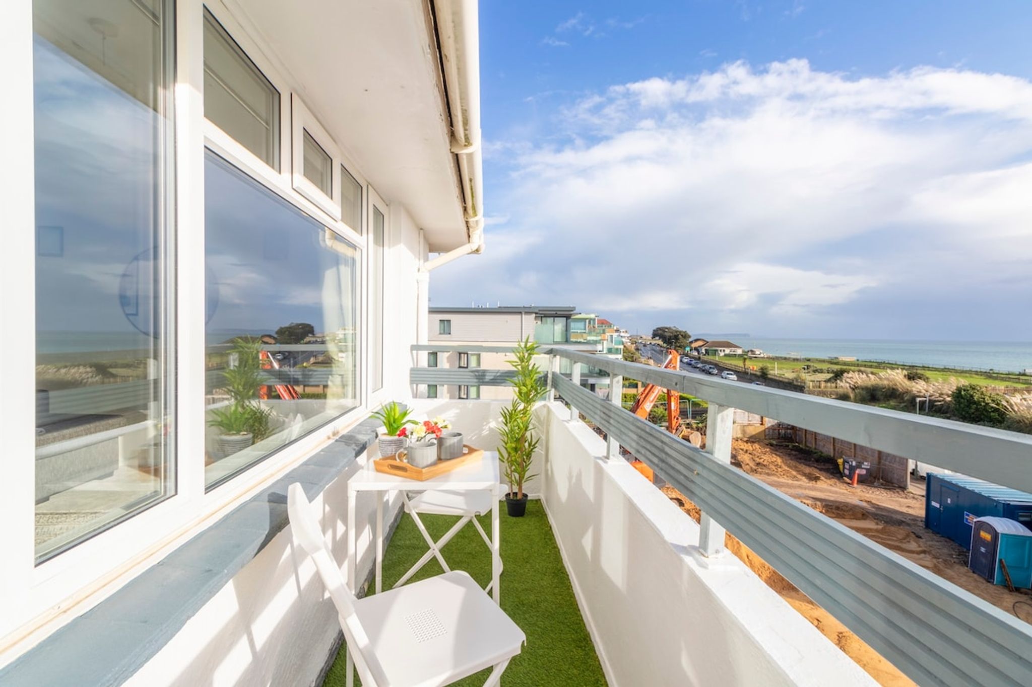 Breath Taking Sea View 2 bedroom Sleeps 6- Parking