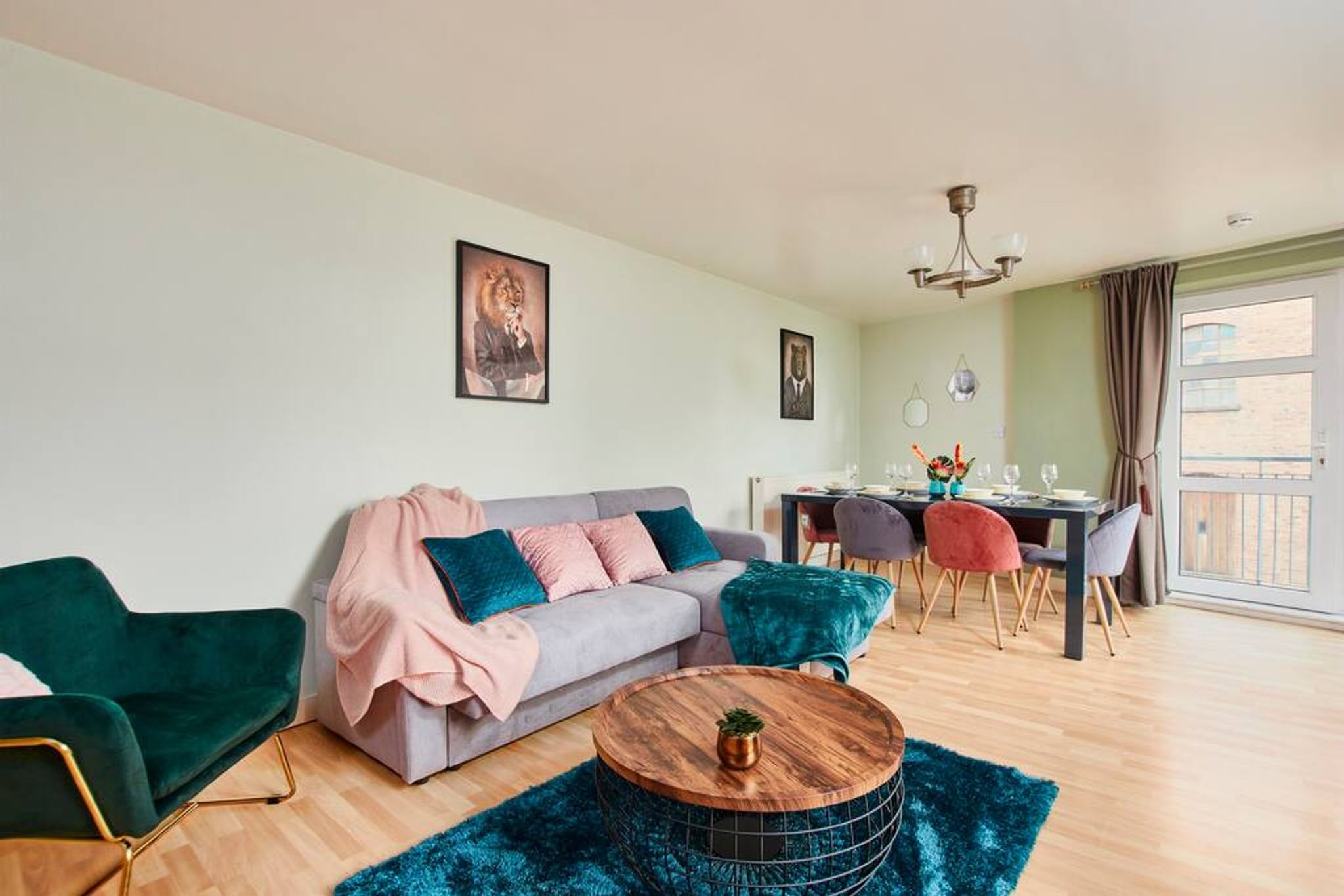 Modern Nottingham Stay - Balcony - Sleeps 6