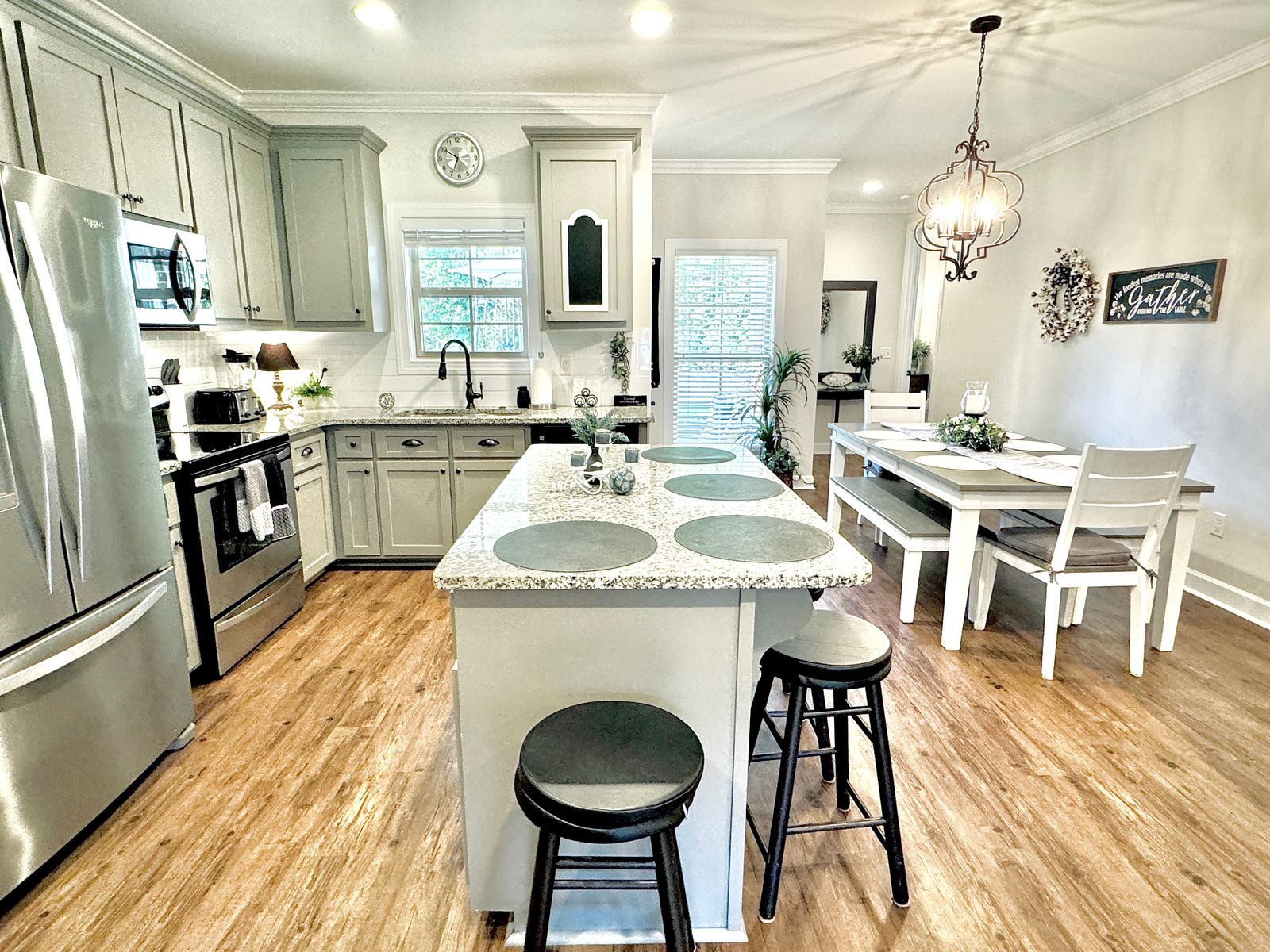 The Sweet Magnolia 4BR Home by VelvetDitchVillas