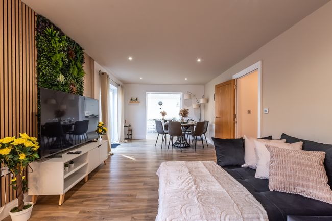 Open Mind Property- 6BR Home, Hot Tub & Free Parking