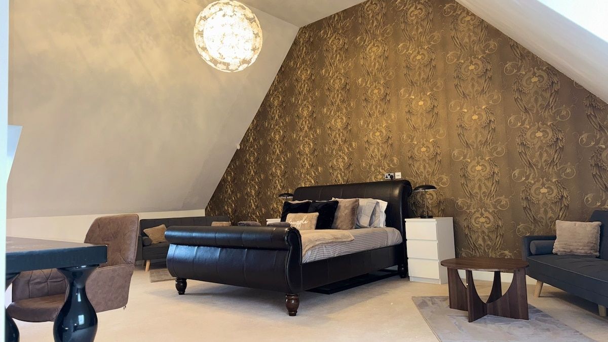Spacious 2-Bedroom Duplex with Gated Parking