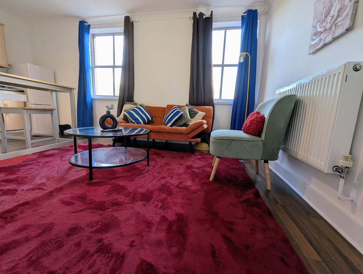 Modern 2BR City Center Apt |Work & Family|Parking