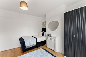 1744102926