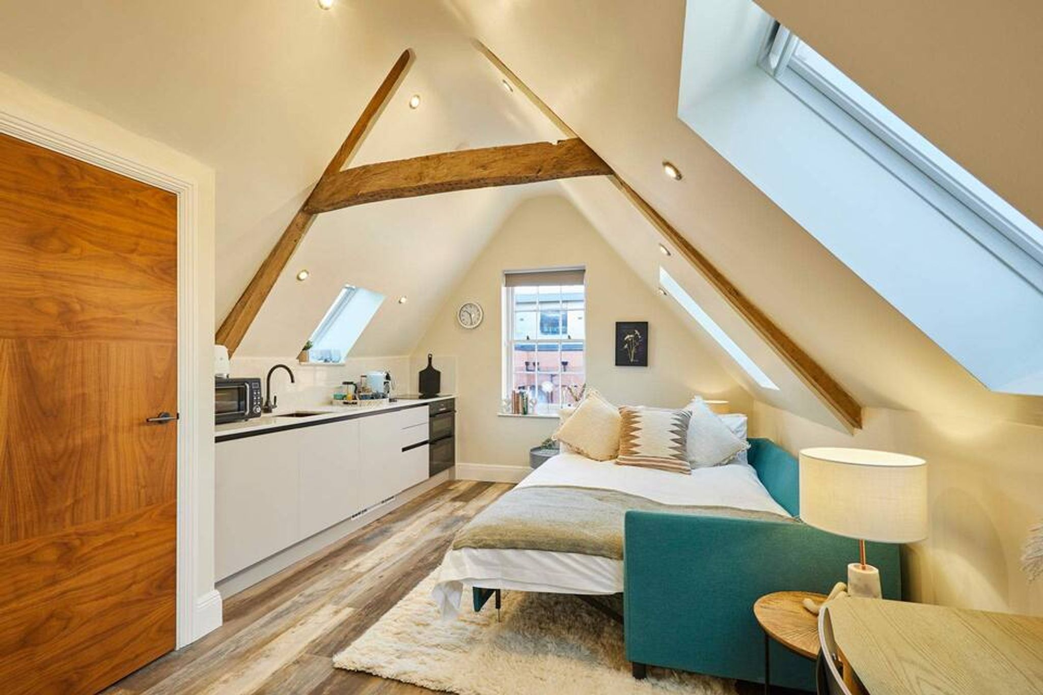 Stylish Studio at Vinegar Works | Opposite Station | Sleeps 2 | Perfect for Business Stays
