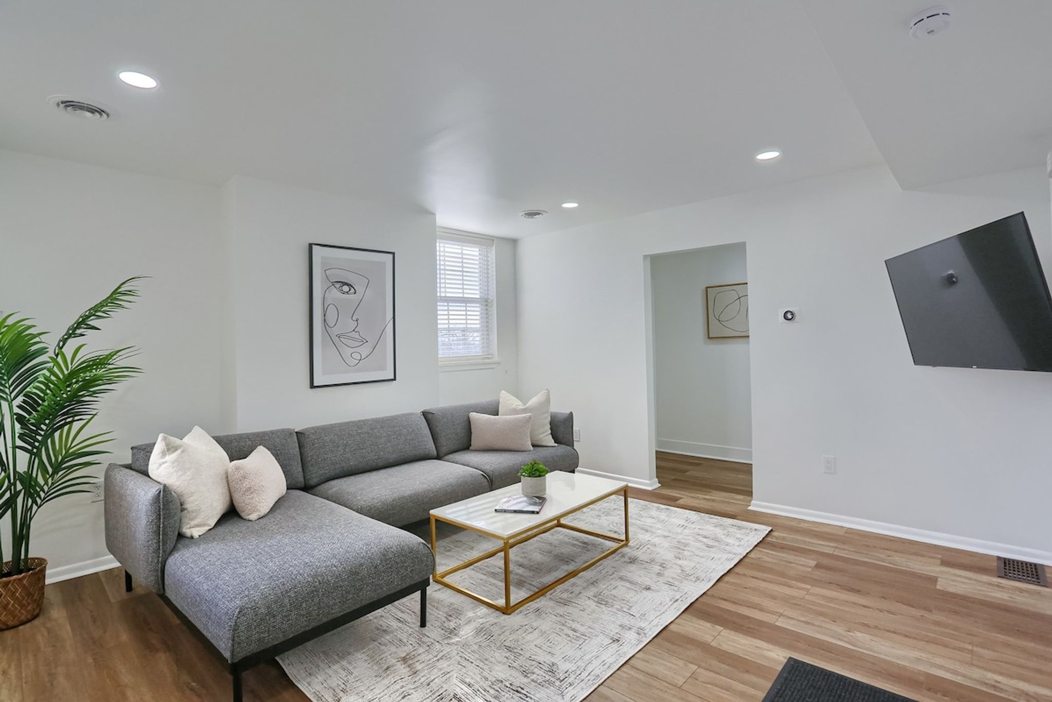 Spacious & Modern 3 Bdrm Apt in Pittsburgh w/Prkg