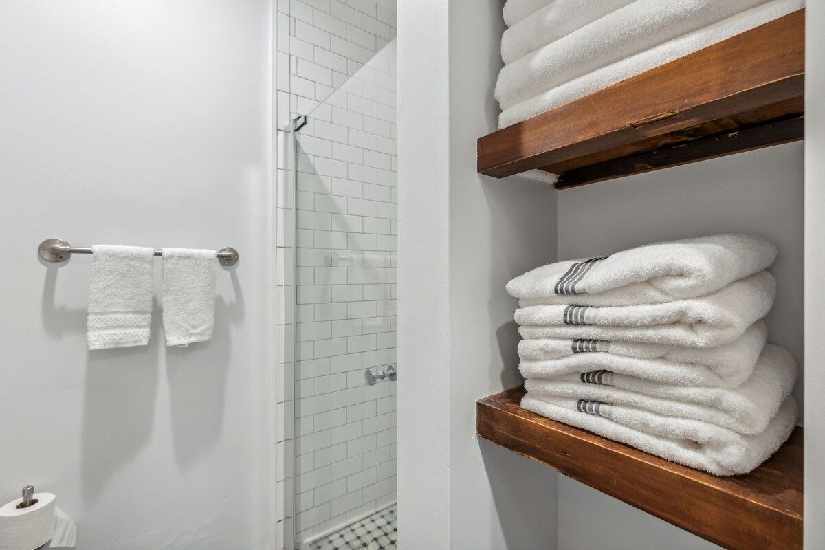 Diamond Courtyard | Historic Downtown | Parking
