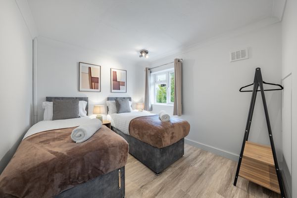 Contractor 4-Bed Hemel