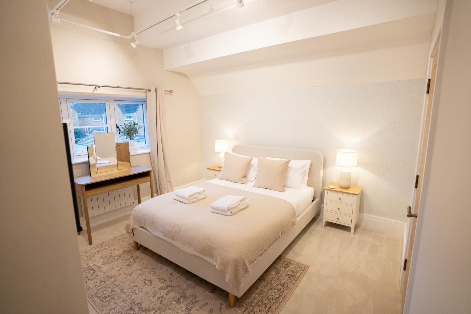 Brand New Modern 2BR Apt | Pet-friendly in Broadway High St - Sleeps 6