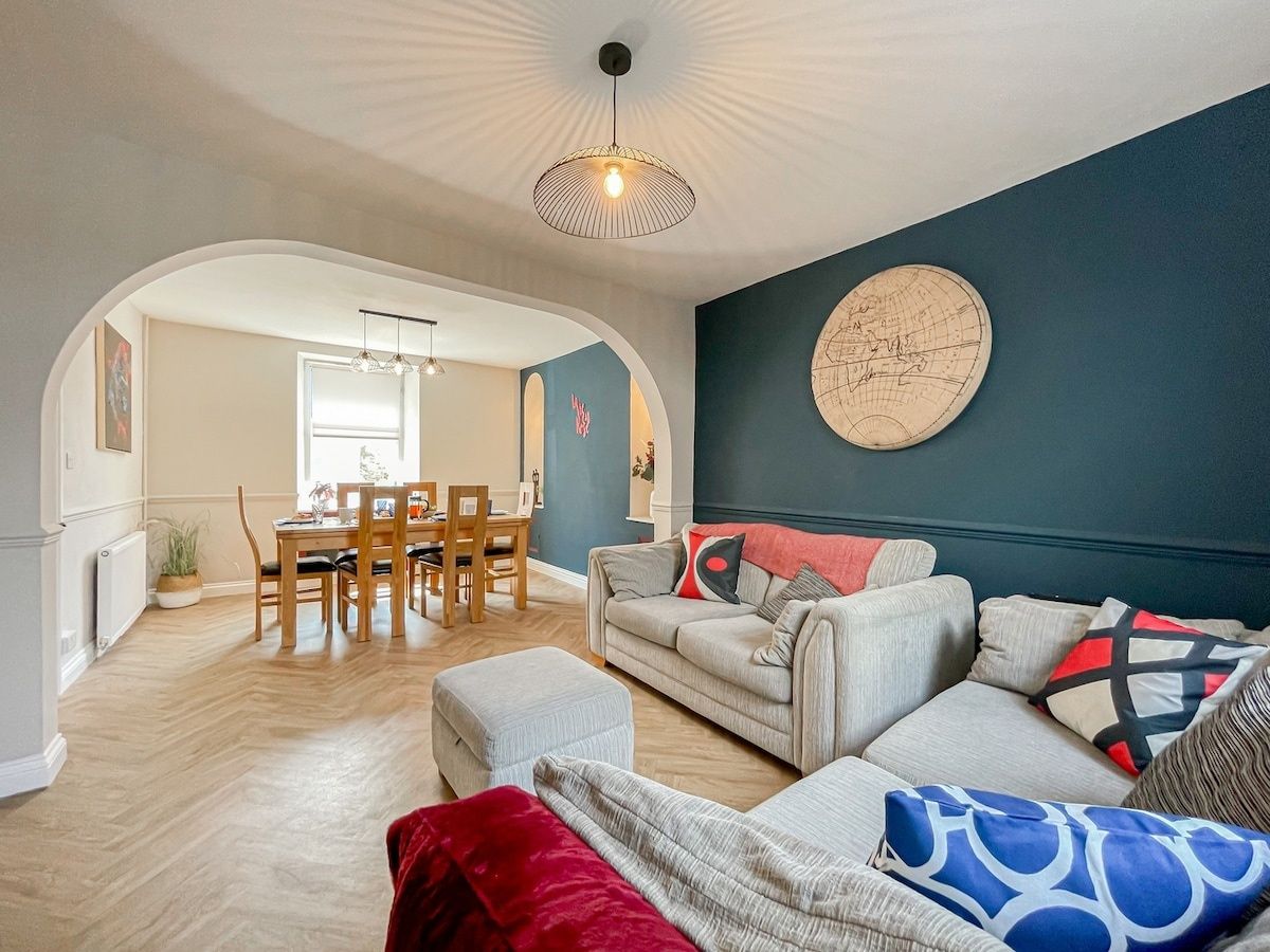 Mulberry House, Dowlais - Stylish House close to BPW and the Brecons