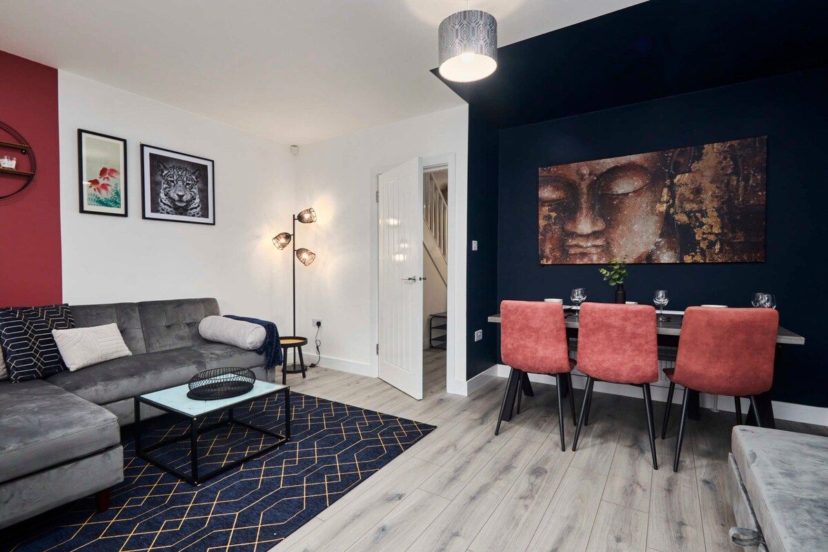 Luxurious Salisbury House | Homebird Property | Ideal for Families and Friends