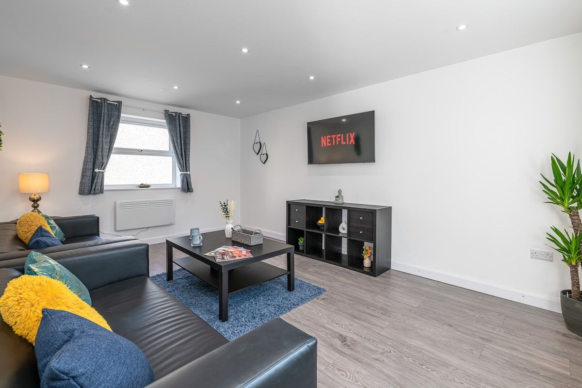 4BR New Build - Near Ferry Port - Great for Groups