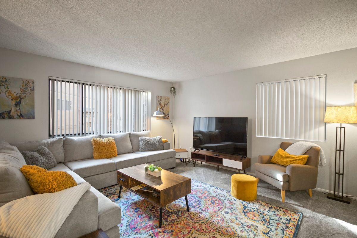 Pet Friendly 2Bd 2.5 Ba Modern Vacation Home