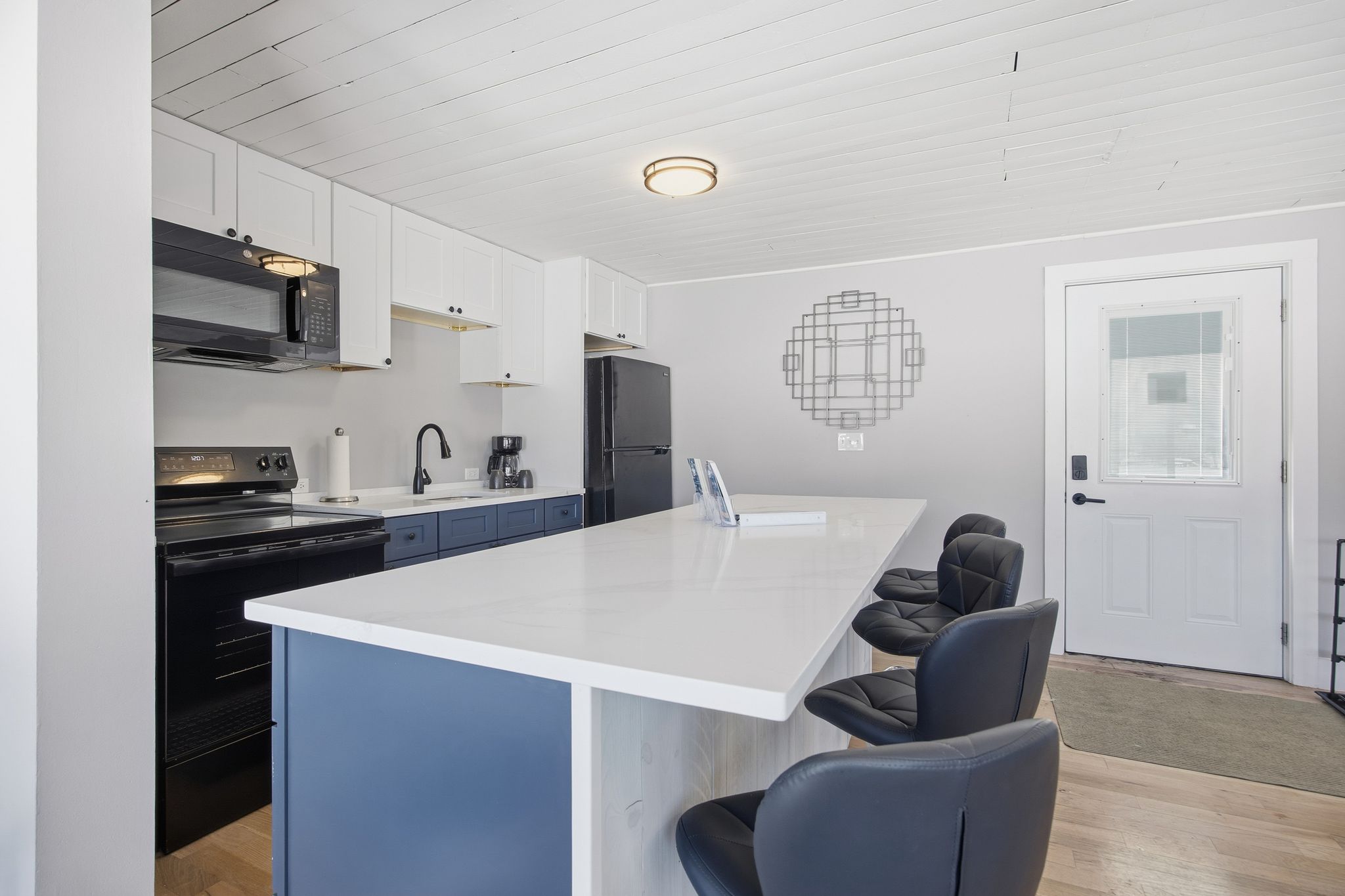 ENTIRE HOME! Vacanza Sleeps 12 with 3 individual units