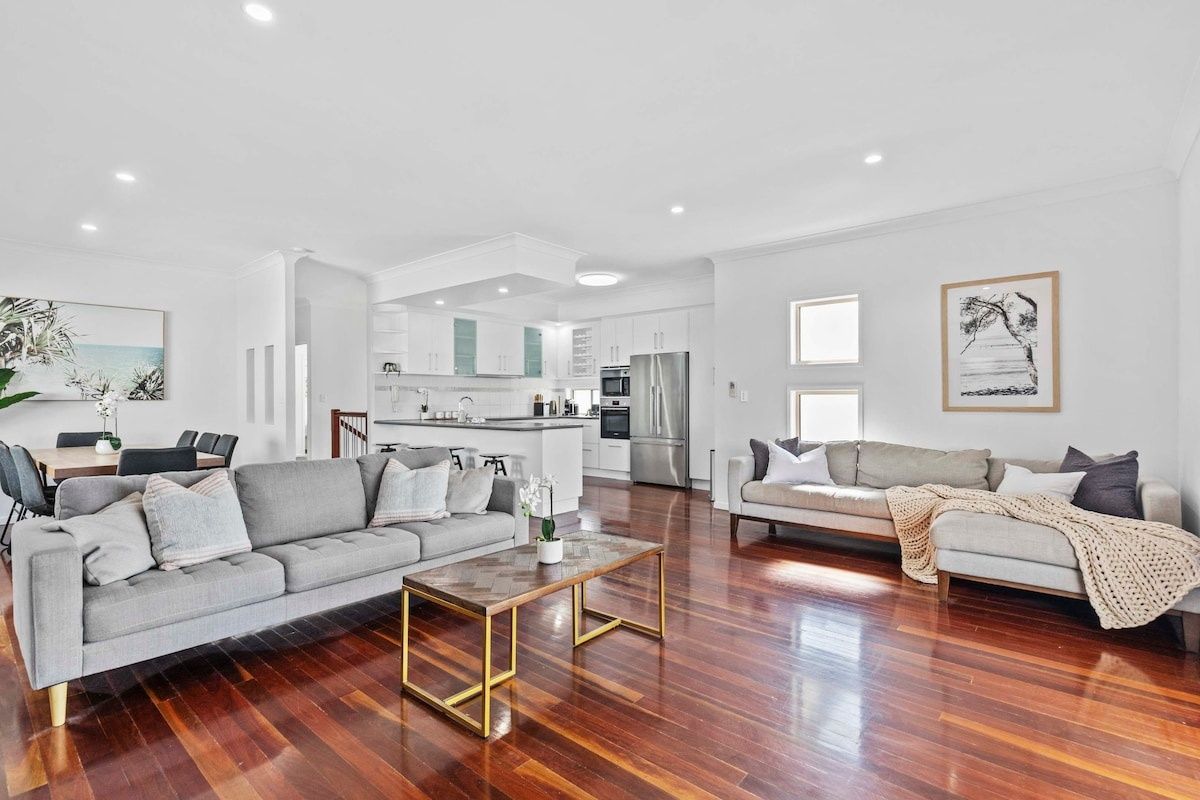 Manly Oasis 5BR - 3 King Beds, Pool, BBQ