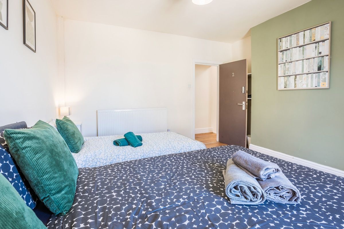 15601